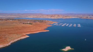 Havadan görünümü yukarıdan Lake Powell Nevada'da. Yakınındaki su jet ski ile Baraj Gölü nün güzel manzara.
