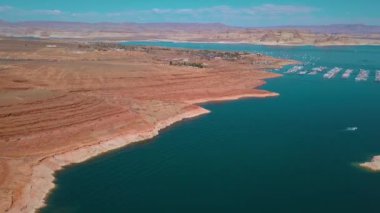 Havadan görünümü yukarıdan Lake Powell Nevada'da. Yakınındaki su jet ski ile Baraj Gölü nün güzel manzara.