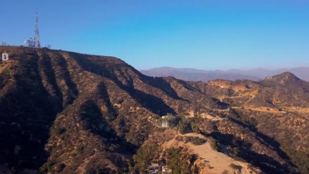 Hollywood Kalifornien September 2018 Flygfoto Över Den Världsberömda Landmärket Hollywoodskylten — Stockvideo