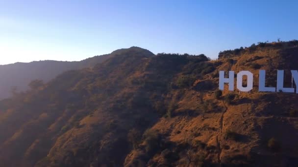 好莱坞 加利福尼亚州 2018年9月24日 鸟瞰世界著名的标志性好莱坞标志在 2018年9月24日 在洛杉矶 加利福尼亚州 — 图库视频影像