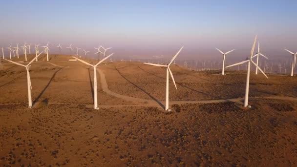 Luchtfoto Van Het Windpark Nevada Honderden Windturbines Elektriciteit Top Van — Stockvideo