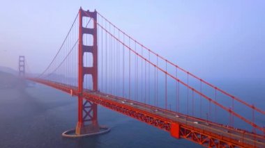 Hava Golden Gate Köprüsü ısmarlayarak yukarıdan San Francisco Körfezi üzerinden