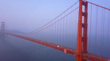 San Francisco Körfezi üzerinden yukarıda geniş hava Golden Gate Köprüsü görünüm