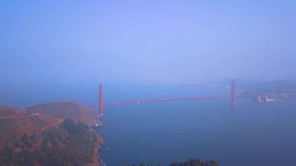 Breite Zeitlupe Goldene Torbrücke Blick Von Oben Über Die Bucht — Stockvideo