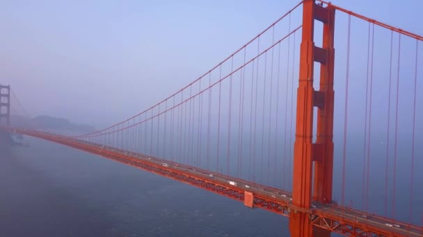 美丽的 Hyperlapse 空中金门大桥视图从上面越过海湾在旧金山 — 图库视频影像