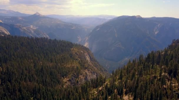 Vista Aérea Del Parque Nacional Yosemite Desde Arriba Con Enormes — Vídeos de Stock