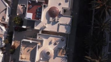 Otel ve diğer binaların Maspalomas dunes Gran Canaria ada tarafından güzel havadan görünümü.