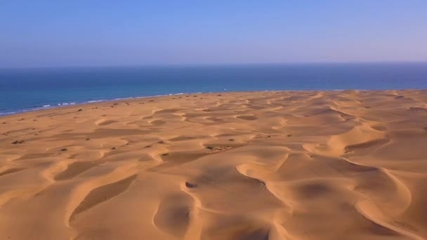 Flygfoto Över Maspalomas Sanddyner Gran Canaria Vackra Vita Byggnader Och — Stockvideo