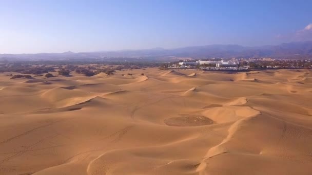 Flygfoto Över Maspalomas Sanddyner Gran Canaria Vackra Vita Byggnader Och — Stockvideo