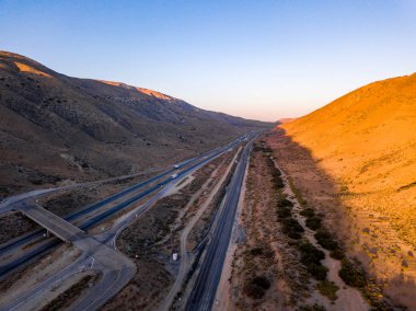 Çöl yoluyla Las Vegas Los Angeles karayolu havadan görünümü