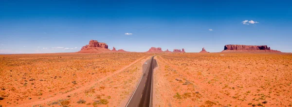 Vista Aérea Parque Nacional Monument Valley Com Monumentos Incríveis Estrada — Fotografia de Stock