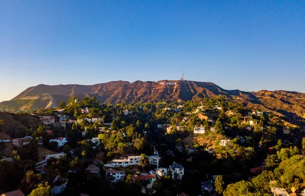 ウォーク フェイム ロサンゼルス ハリウッド地区の多くの民間住宅と公園空撮 — ストック写真