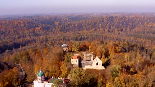 Szép Légi Reggel Kilátás Golden Őszi Sigulda Lettország Turaides Vár — Stock videók