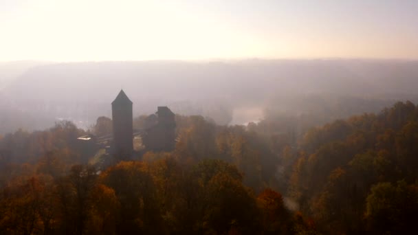 Schöne Luftaufnahme Des Goldenen Herbstes Sigulda Lettland Turaides Burg Gauja — Stockvideo