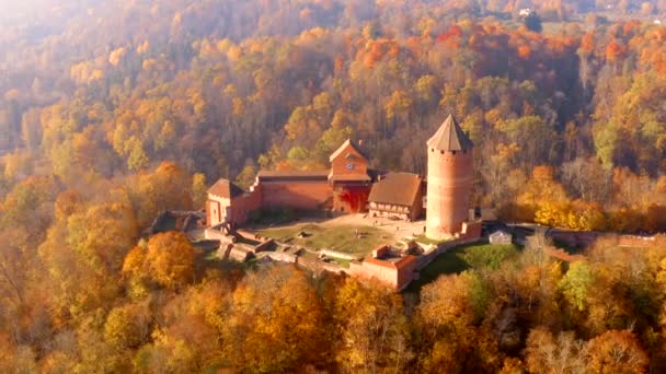 Mooie Luchtfoto Ochtend Uitzicht Gouden Herfst Sigulda Letland Turaides Kasteel — Stockvideo