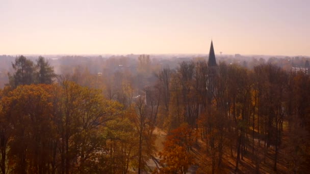 Szép Légi Reggel Kilátás Golden Őszi Sigulda Lettország Turaides Vár — Stock videók