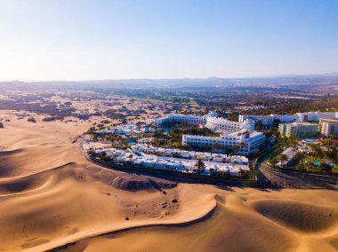 Havadan görünümü Maspalomas tepeleri Gran Canaria ada üzerinde. Panoramik görünüm. 