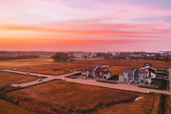 Vista Atardecer Naranja Púrpura Sobre Zona Rural Hermoso Cielo Morado — Foto de Stock