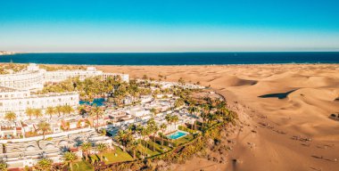 Hava Maspalomas dunes görünümünü ünlü Riu otel Gran Canaria ada üzerinde.
