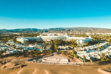 10 Temmuz 2018. Rio hotel, Gran Canaria, İspanya. Maspalomas dunes Gran Canaria adada Rio otel havadan görünümü.