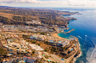 Gran Canaria ada İspanya Amadores beach civarındaki havadan görünümü
