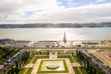 Lisbon, Portekiz - 27 Haziran 2018: Lizbon keşifler Anıtı, havadan görünümü
