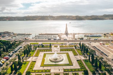 Lisbon, Portekiz - 27 Haziran 2018: Lizbon keşifler Anıtı, havadan görünümü