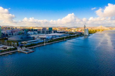 8 Kasım 2018. Lizbon, Portekiz. Lizbon Körfez Meo arena yakınındaki güzel teleferik görünümü.