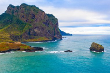 Güzel hava manzara görüntülemek Ponta de kuzey sahilinde Sao Lourenco, Madeira Adası, Portekiz doğu kesiminde