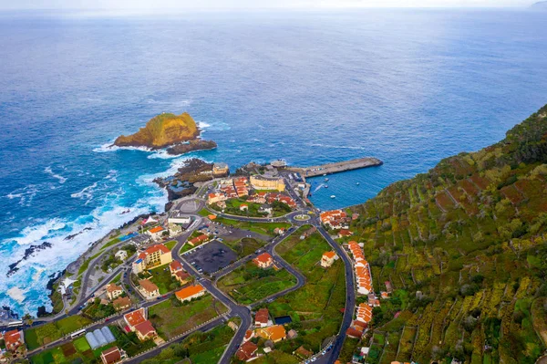 Vista Aérea Aldeia Porto Moniz Com Piscina Lava Rock Ilha — Fotografia de Stock