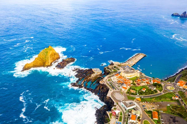 Vista Aérea Aldeia Porto Moniz Com Piscina Lava Rock Ilha — Fotografia de Stock