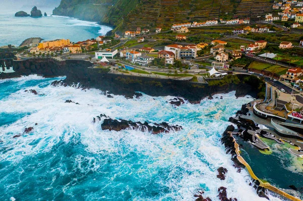 Vista Aérea Aldeia Porto Moniz Com Piscina Lava Rock Ilha — Fotografia de Stock