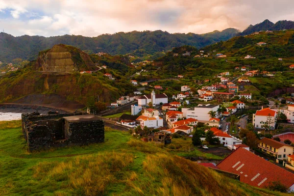 Vista Aérea Cidade Porto Cruz Costa Norte Ilha Madeira Com — Fotografia de Stock