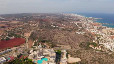 10 Temmuz 2018 - Limasol, Kıbrıs: Konnos Bay Beach, Ayia Napa ünlü plaj havadan görünümü. Mağusa Bölgesi, Kıbrıs.