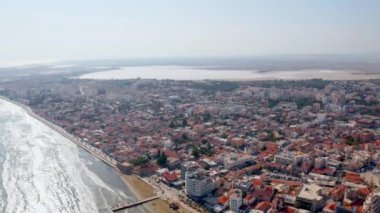 20 Temmuz 2018 - Limasol, Kıbrıs: Kıbrıs Larnaka şehrinde beach satırının havadan görünümü. Güzel Larnaka 
