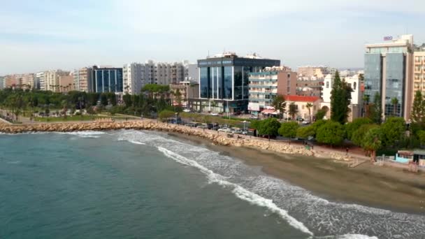 Juli 2018 Limassol Cyprus Luchtfoto Van Kustlijn Strand Schepen Zee — Stockvideo