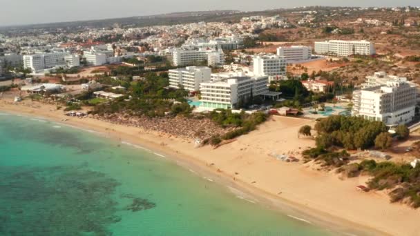 Julio 2018 Limassol Chipre Vista Aérea Aiya Napa Chipre Gente — Vídeos de Stock