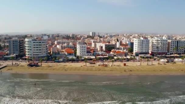 Temmuz 2018 Limasol Kıbrıs Kıbrıs Larnaka Şehrinde Beach Satırının Havadan — Stok video