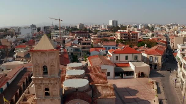 聖ラザロのギリシャ正教会 キプロス ラルナカのラルナカ上 2018 キプロス ラルナカ 空中旧市街の景色 — ストック動画