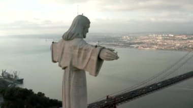 10 Temmuz 2018 - Lizbon, Portekiz: Kutsal alanı'nın görünümünü hava kuş Portekizce Santuario de Cristo Rei Katolik anıt ve tapınak Kral İsa Mesih'in Kutsal Kalp için adanmış