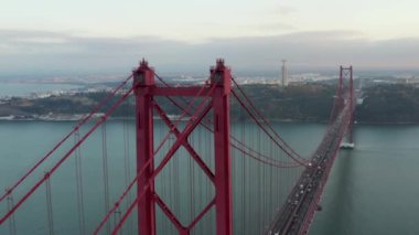 Köprü, rio tejo içinde Lizbon Protugal, 25 de Abril Köprüsü üzerinde 25 Nisan