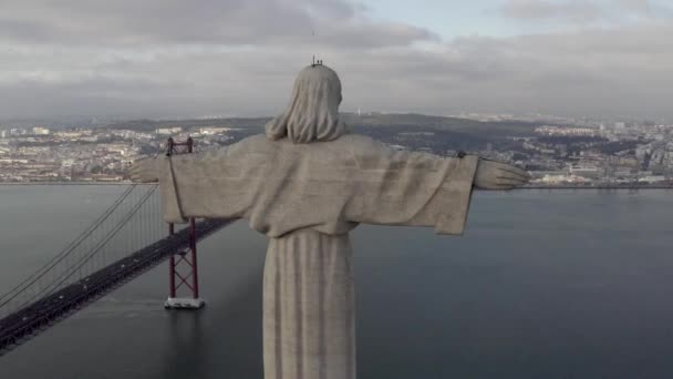 2018年7月10日 葡萄牙里斯本 葡萄牙圣堂 基督山雷天主教纪念碑和耶稣基督圣心神社的鸟鸟观 — 图库视频影像