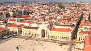 Ünlü Praça do Comercio (Commerce Square) - Lizbon ana müteşekkil havadan görünümü. Güzel Portekiz mimari
