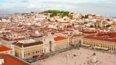 Ünlü Praça do Comercio (Commerce Square) - Lizbon ana müteşekkil havadan görünümü. Güzel Portekiz mimari