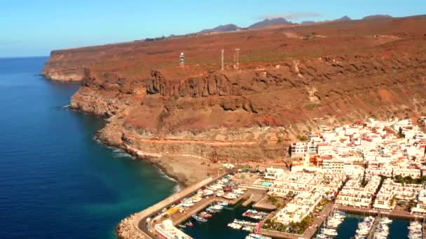 Vue aérienne de la ville de Puerto de Mogan sur la côte de l'île de Gran Canaria, Espagne .