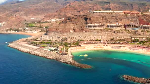 スペインのグラン カナリア島のプラヤ アマドレス ビーチの美しい空撮 — ストック動画