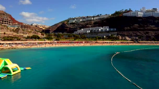 Julio 2018 Playa Amadores Gran Canaria España Niños Pequeños Niños — Vídeo de stock