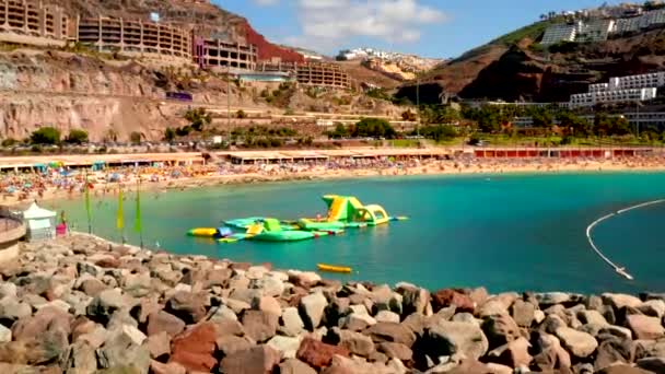 Julio 2018 Playa Amadores Gran Canaria España Niños Pequeños Niños — Vídeo de stock