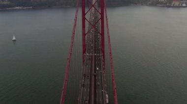 Köprü, rio tejo içinde Lizbon Protugal, 25 de Abril Köprüsü üzerinde 25 Nisan