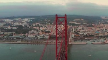 Köprü, rio tejo içinde Lizbon Protugal, 25 de Abril Köprüsü üzerinde 25 Nisan